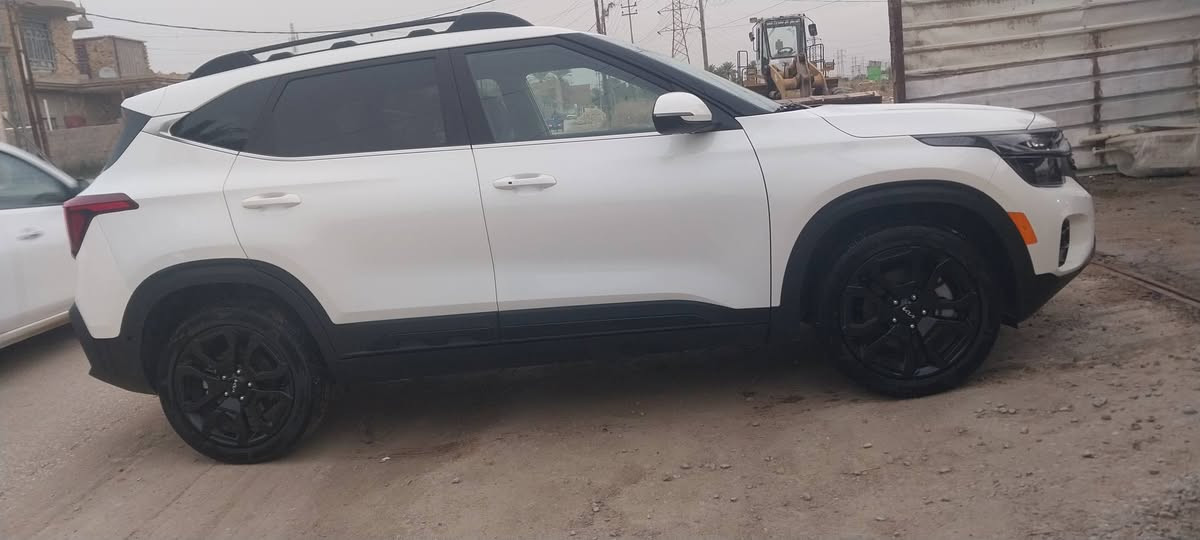 سليتوز X Line 2024 ماشيه ٦٠٠٠ الف حقيقي يعني زيرو دخول جديد بدون لوحات
بصمة تشغيل بصمة بيبان تشغيل عن بعد 
 كشنات مخمل وجلد وكشنات حرارية
 لد نهاري شاشة ديجيتال متصله مع شاشة المسجل
توقف ذاتي رادار محيطي 
بصمه تشغيل وتشغيل عن 
محرك ١٦٠٠ تيربو 
ويل 18 كروم
داخل جلد مع مخمل
بجم كبس بدون ايرباك
حادث ربع جاملغ خلفي جهه الأيسر مع هلال الباب 
تترقم جميع المحافظات باسمي تحويل مباشر
مكان السياره حله مركز 
رقم الهاتف ***********
رقم الشاصي KNDEUCA78R7626018
