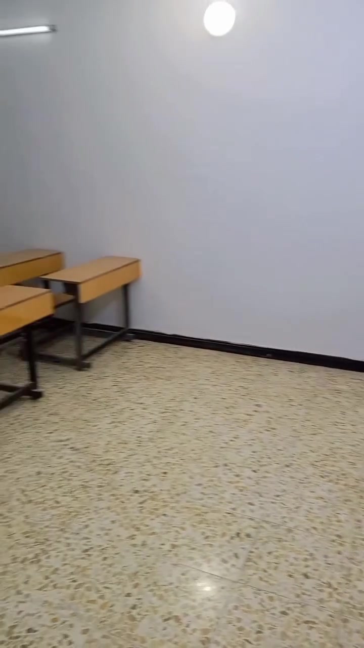 السلام عليكم رحلات جدا نظيفه ام ٣ نفرات للبيع عددهم ٣٤ رحلة ابيعهم شلع مع ٤ سبورات و٥ استولات مع مكتب وقنفات وكرسي مكتب   *********** مكاني بغداد
