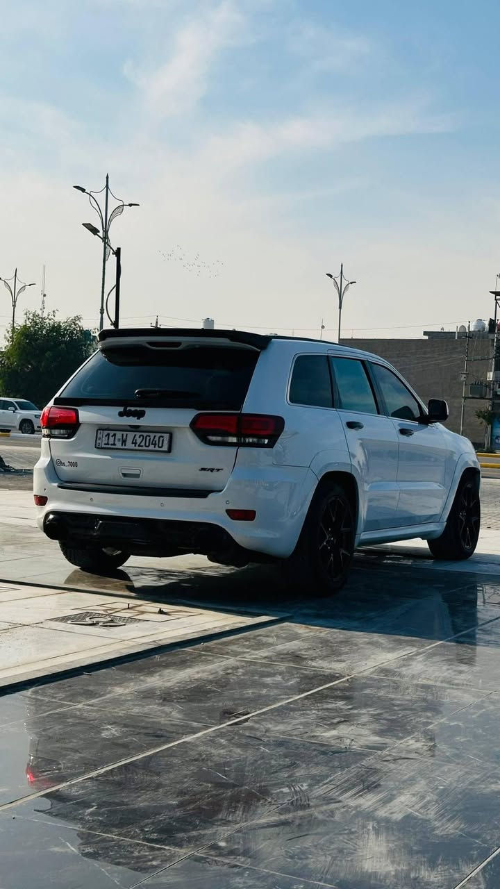 سلام عليكم للبيع او مراوس
 
موديل 13 JEEP SRT8 خليجي 

رقم بغداد الجديد تحويل ثاني يوم

جاهزه بدون نقص 

فول مواصفات 

كشنات حضن جلد وكنتارا 
 بنوراما

فجوج برمبو 6 بستم امامي 4 بستم خلفي

تخم ويل srt وتاير جديد

دواخل تغطيس كاربون فايبر

كزوز موبار  واكس بايب وسلبات

شاشة اندرويد اخر اصدار

*ملاحظة ( بيها شبر صبغ فقط بالجاملغ الخلفي وخشم الجاملغ الامامي )
السعر 200 
***********
