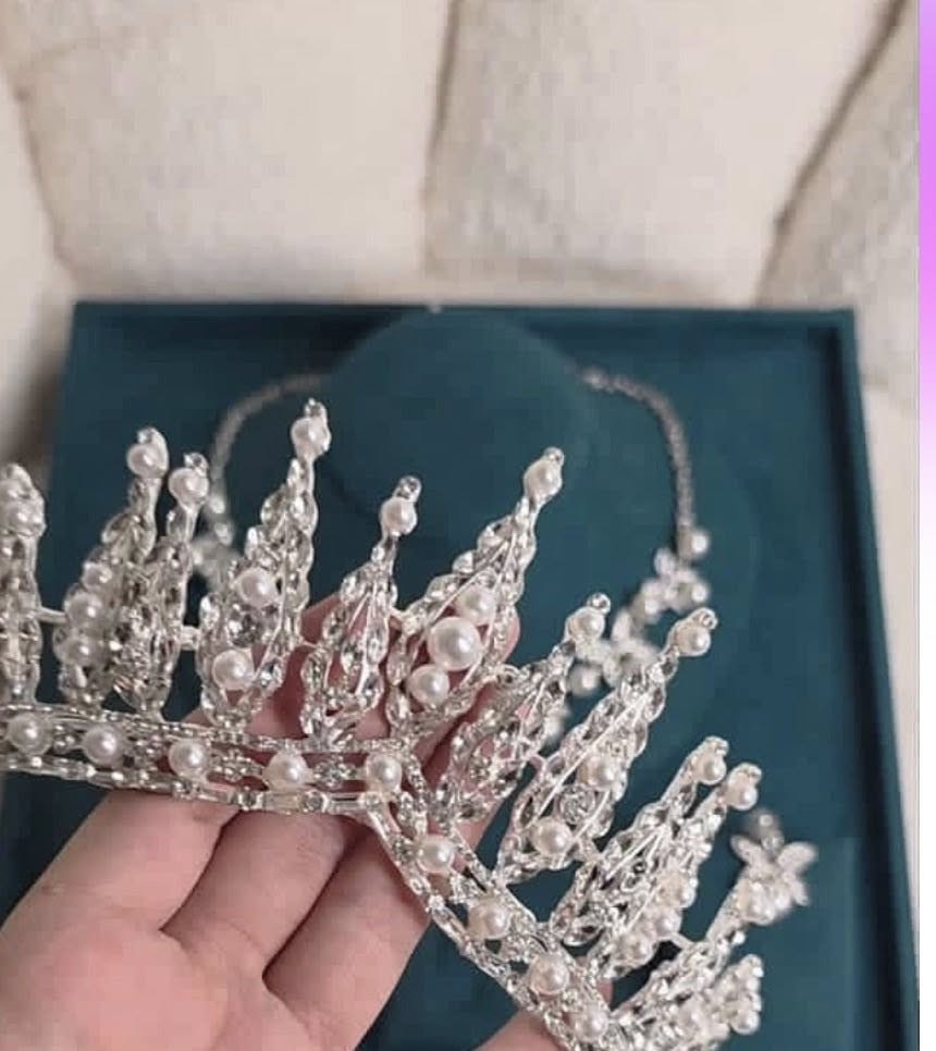 السلام عليكم هاي بدلتي عارضتها للبيع ووياها العقد والتاج كلش حلوه بالحقيقة قياسها فري سايز سعرها 400


**إذا كنت صاحب هذا الإعلان وتريد حذفه لأي سبب، رجاءا أرسل رسالة إلى الدعم الفني**