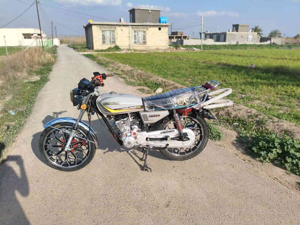 للبيع سيفان محرك 200 موديل 25 مكفولة من كلشي السعر 800 وبيها مجال ‏‪0776 312 9833‬‏
*********** هاذا واتساب فقط
