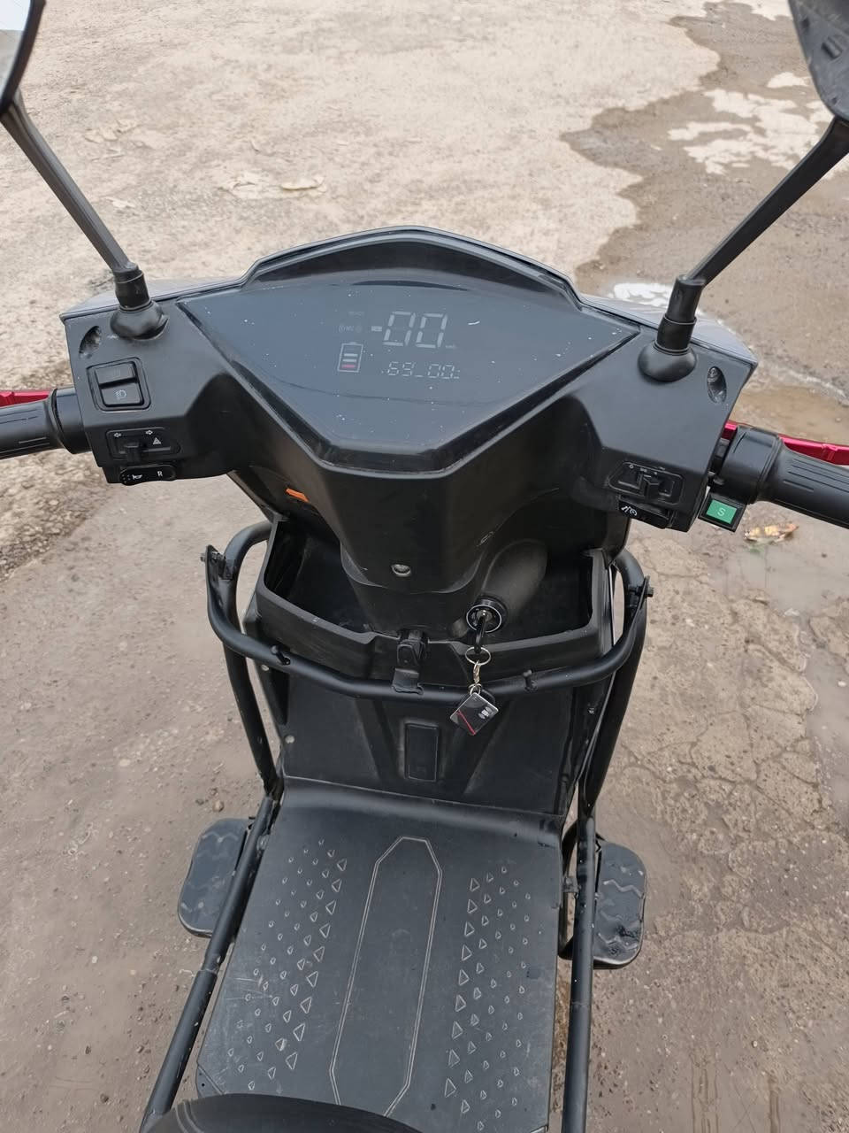 للبيع.. دراجه زكنس شحن
نضافه فول اخو الجديد السعر ٧٠٠ وبي مجال 
للتواصل ‏‪***********‬‏
