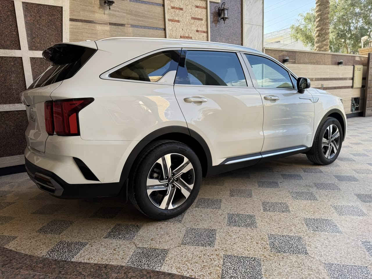 السلام عليكم
سورنتو 2023 خليجي بيها فقط بنيد مصبوغ اثر طخه سطحيه بدون دواخل ماشبه 34 كم حقيقي 
محرك 6 سلندر 7 راكب 3 قطع تبريد سياره جاهزه
العنوان بغداد السيديه
السعر 255$
للاستفسار ***********
