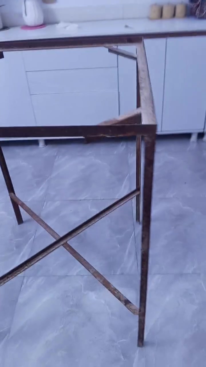 ميز مبردة للبيع للتواصل ***********
