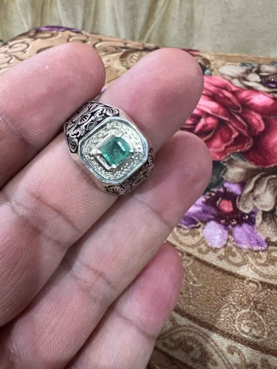 خاتم فضه متوج بحجر زمرد كلمبي السعر ١٥٠ ألف مكاني البصره قضاء شط العرب التنومه  للاستفسار الرجاء مراسلة الصفحة البصرة, العراق


**إذا كنت صاحب هذا الإعلان وتريد حذفه لأي سبب، رجاءا أرسل رسالة إلى الدعم الفني**