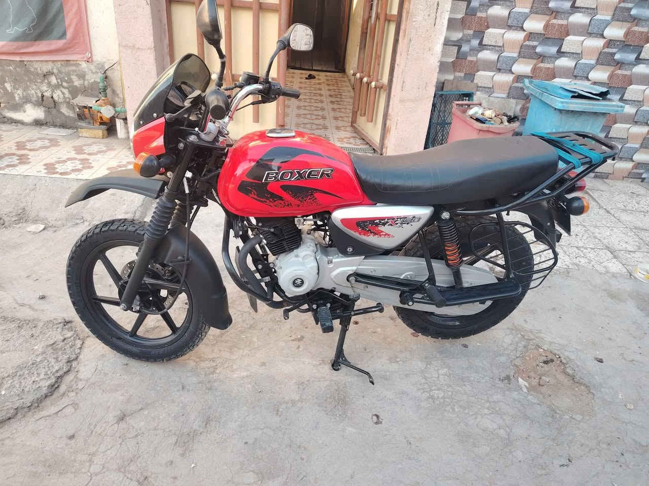 بوكسر 23
رقم وسنوية 
مداور ثاني يوم 
مكينه شرط وين متحب أفحص
ماشيه 20ألف حقيقي دراجه كفاله
 السعر 2,50,000العنوان السيديه قرب تقاطع الدرويش 
***********
