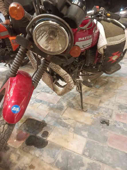 السلام عليكم دراجه دايون نفخ موديل 2019مكفوله مكينه وشاصي أوراق اصولي كبل تترقم السعر 950 وبيه مجال شي بسيط حك الجيه ***********
