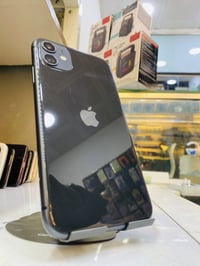 ايفون 11 ذاكرة 64 النضافة 80‎%‎ السعر160  رقم 07736636744 مكاني بغداد ...