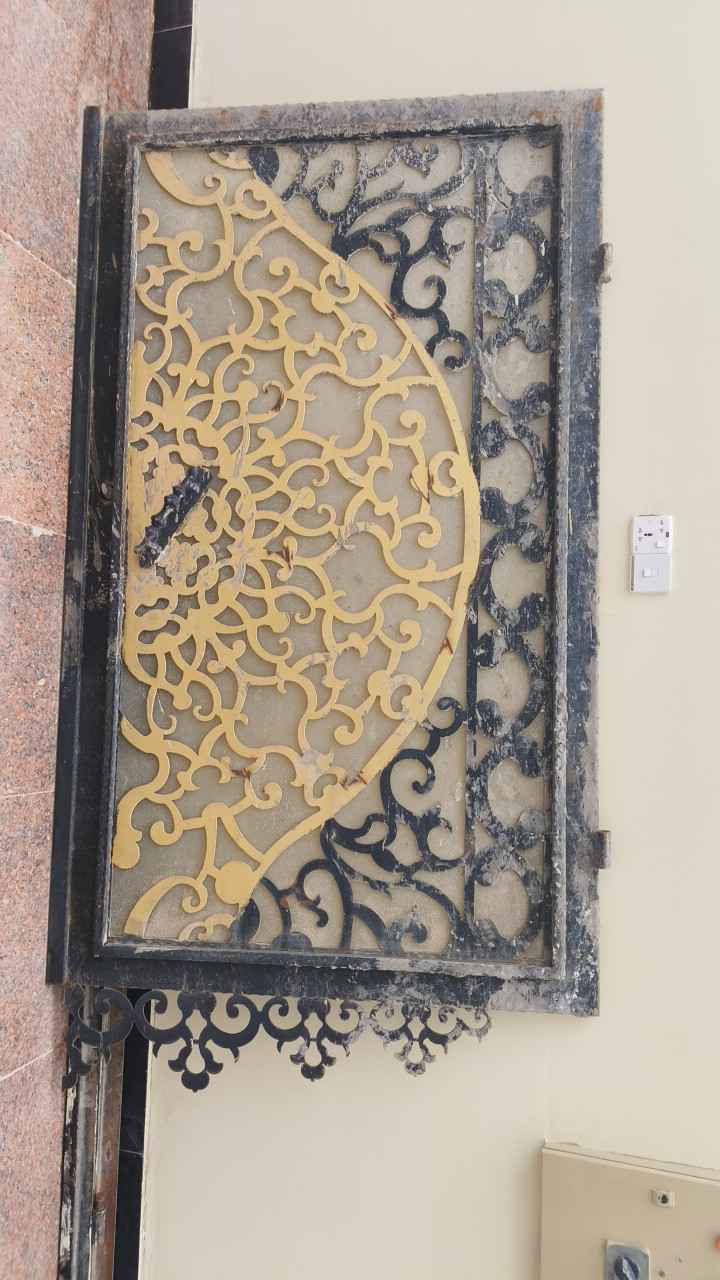 باب كراج حديد من النوع الثقيل الارتفاع  (2.10 ) مترتين وعشرة سنتيمتر والعرض  (2.40)  مترتين واربعين سنتيمتر 
الباب موجود بالبصره منطقة ياسين خريبط ... للتواصل الاتصال بالارقام التاليه *********** او  ***********
السعر قابل للتفاوض البصرة, العراق
