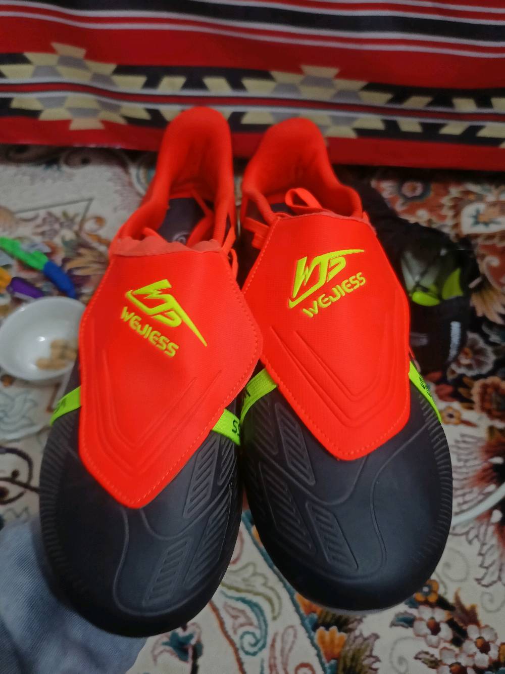 -حذاء كرة قدم 
- ق 40
- العنوان: العمارة ميسان قلعه صالح 
-اي استفسار خاص او واتس وبلخدمه