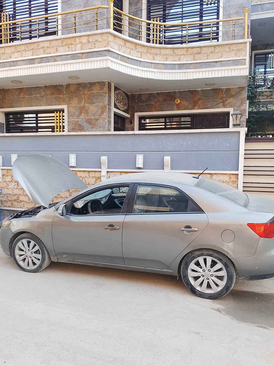 فورتي 2010  بغداد بأسمي گير محرك بحالة جيدة تبريد تدفئة شغال الضرر جاملغ وباب السائق بدون دواخل ماشية 191  بيهة جراد القمارة  الباقي واضح بالصور  السعر 85 للاستفسار الاتصال على ***********
