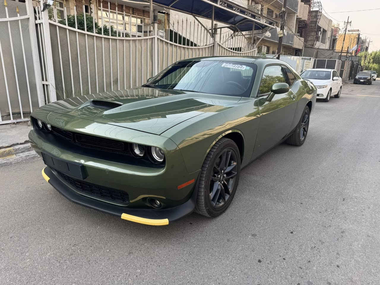 السلام عليكم دوج جالنجر GT
موديل 2023 last call 
ماشية 9000 
مواصفات 
رادارات مراية حساس خلفي 
كشن حار بارد 
داخل جلد وشامواه شفتات ستيرن 
الحادث باب وجاملغ باب مبدل نفس اللون فقط جاملغ خلفي صور الحادث مرفوقة بالمنشور بيع او مراوس حسب القناعة بدون رقم السيارة
المكان الكرادة رقم التلفون ***********
