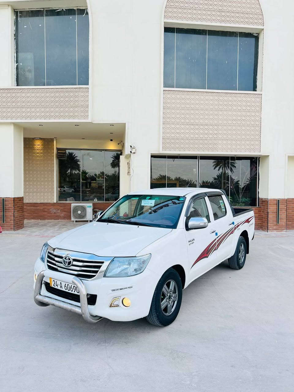 السلام عليكم بيكم فلاونزه موديل ١٤ كير عادي رقم دهوك دولي سنويه ل٣٠ السياره مكفوله من الصبغ والتبديل بيها بارد بصيط مامبين السياره جديده كلش ع وضع البلاد استخدام شخصي مكينه وكير وحداديه وتبريد وتخم تاير كله بشرط مكان السيارة بابل الحمزه رقمي *********** سعرها ١٨٥ بيع او مراوس حسب القناعه
