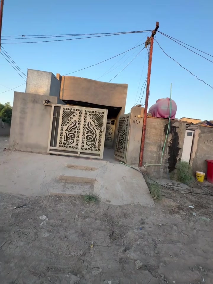 بيت للبيع الارض تابعه البلديه. يعني بيه رقم تكدر تراجع اني بيعلك بيت  السعر ٢٥وبي مجال بيت نقص بس كاشي رضيه صبه
 عنوان لبيت ابو غريب الشهداء خلف تربية مربع الزهور ***********واذا. مروس هم صير عدك قطعه  او سيارة 
 ***********
