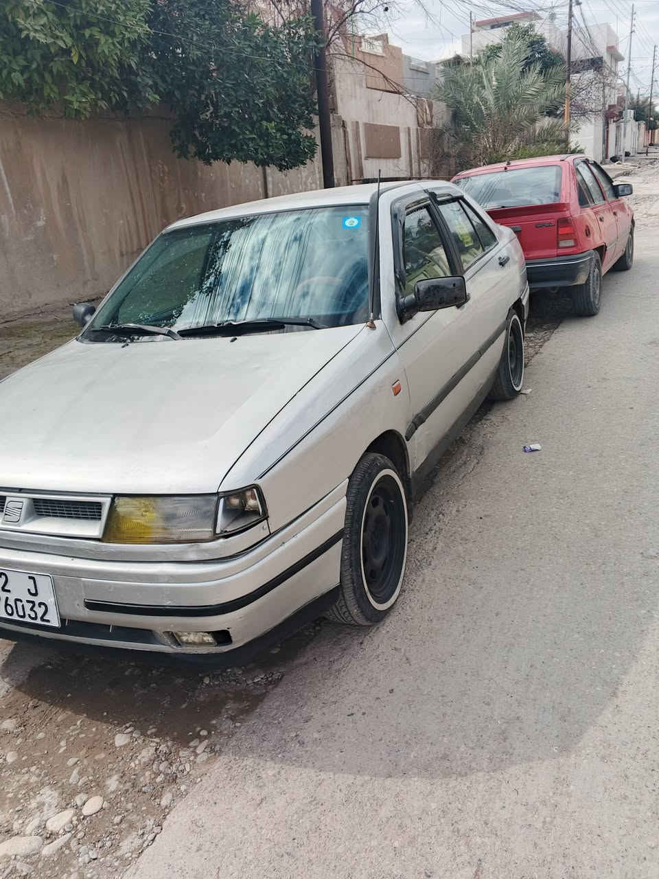 سيات للبيع سيارة حلوة ونضيفة تبريد بيها بس بي ليك طخم حدادية جديد مكينة نضيف كابون مابيها  سنوية جديدة ورقم نكليزي مكاني جانب الأيمن حي رسالة سعر 
28
***********
***********
