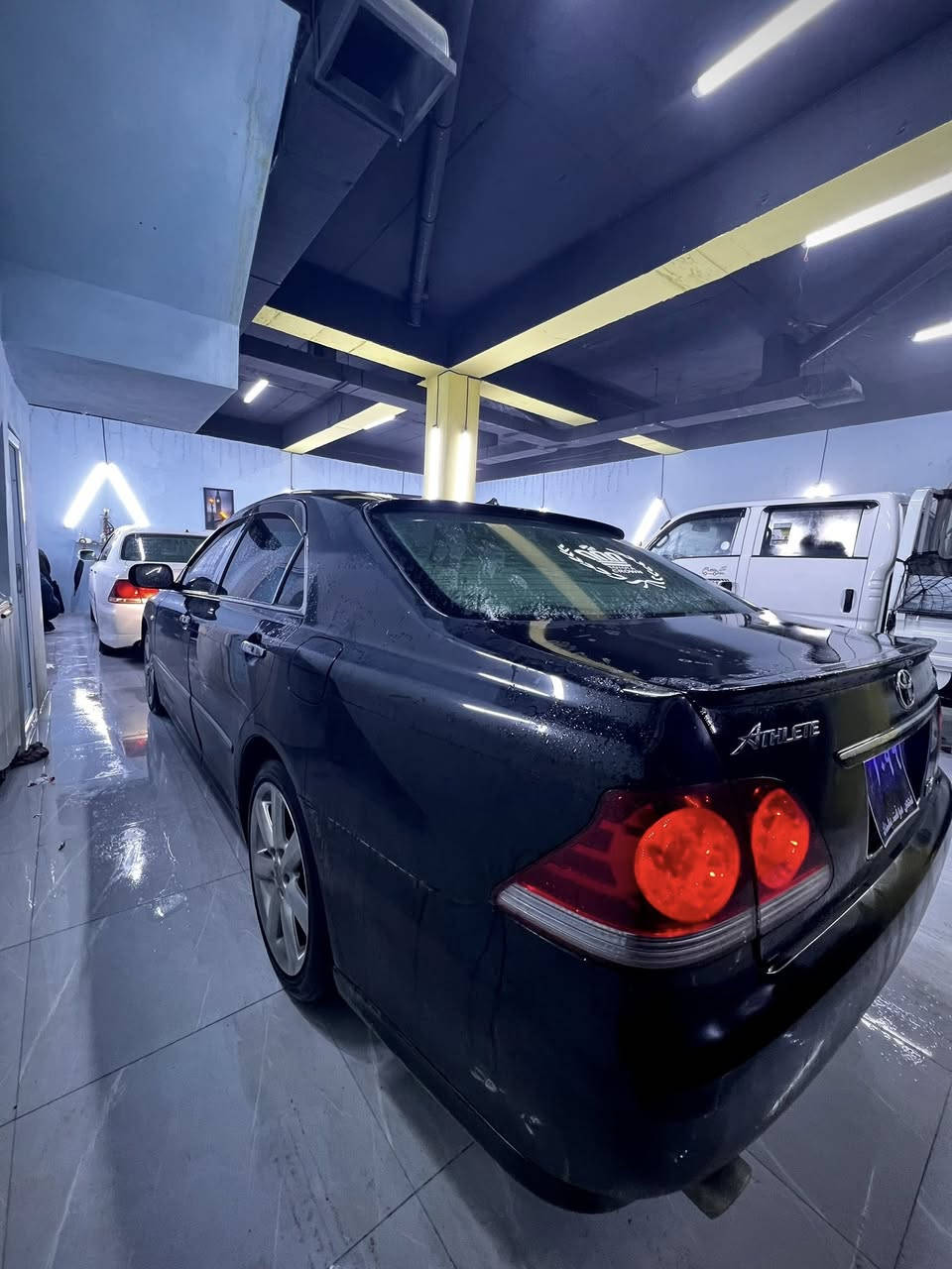 شاهینە مووس  تازە داخل
مۆدێل ٢٠٠٥
گێر و مەکینە ١٨٠ مەرخوب
ناو قەیسی فۆرمیکا سور
شاشە و حاسە
تایەو ویلی دینگەیەو زۆر تازەیە
برێکی بەستراوە
جامی هەلگیراوە
چاڵ و شوختی نیە هەیکەلی زۆر جوانە
کارەبای مەزبوتە
سارد و گەرمی بەستراوە
دەعم و لێدرانی نیە.

گۆرینەوە ناکەم تەنها فرۆشتن
نرخی ٦٤گەلا کەمێک مەجال.

***********
