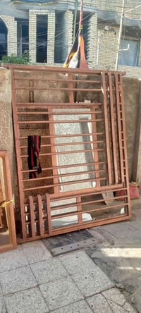 عرض ٢م • ارتفاع ١م/نص • قرب افران السفير