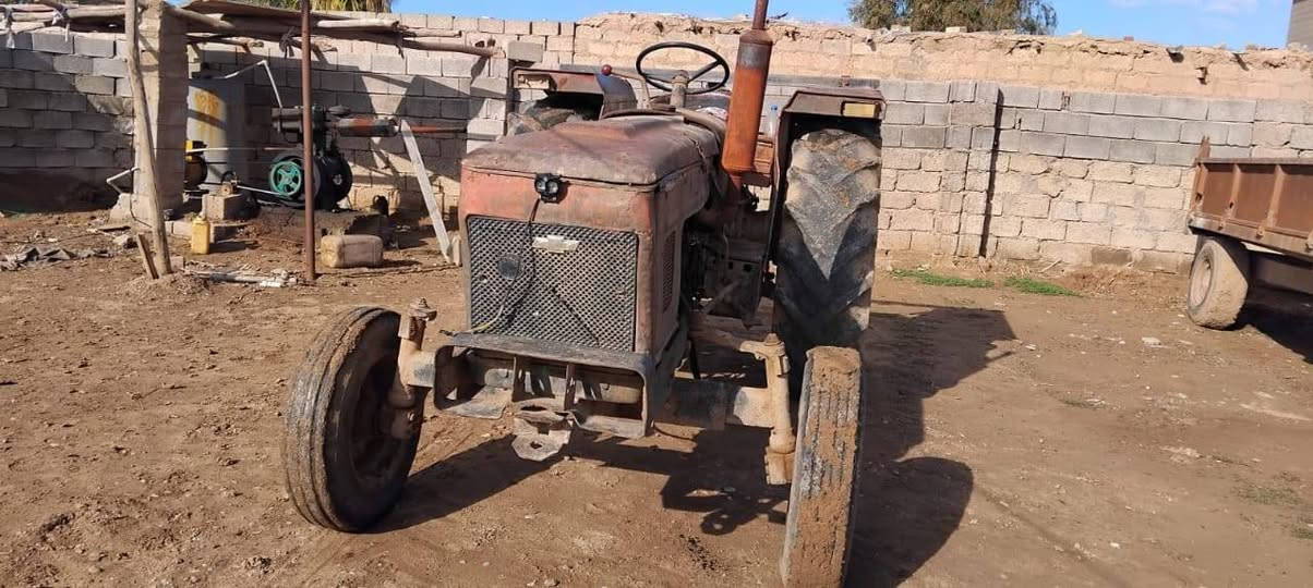 السلام عليكم تركتر عنتر للبيع جاهز سلف نص نگره تايرات نص
عمر فقط بي تبخير

***********
