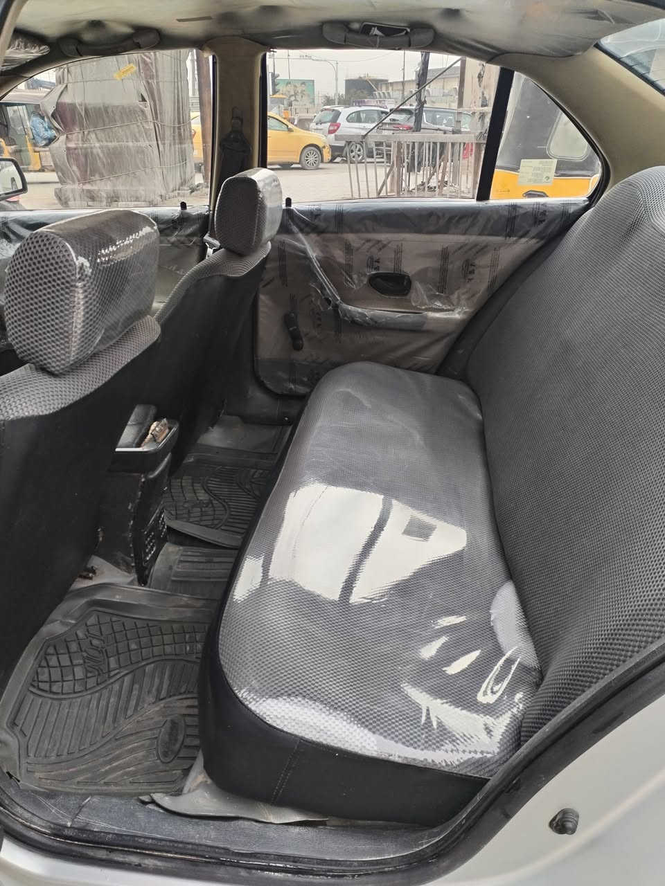 سلام عليكم  سمند 2009 لرقم وسنوية جديدات تحويل ثاني يوم
بسمي السيارة  نظيفة انضف من الصور تخم تاير صدر كلة خير من الله 
مكينة وكير خير من الله 
بيهة طخية بل جاملغ اليمنة ومصلحة 
العنوان بغداد البلديات 
السعر 39$ وبيهة حك الجية 
***********
