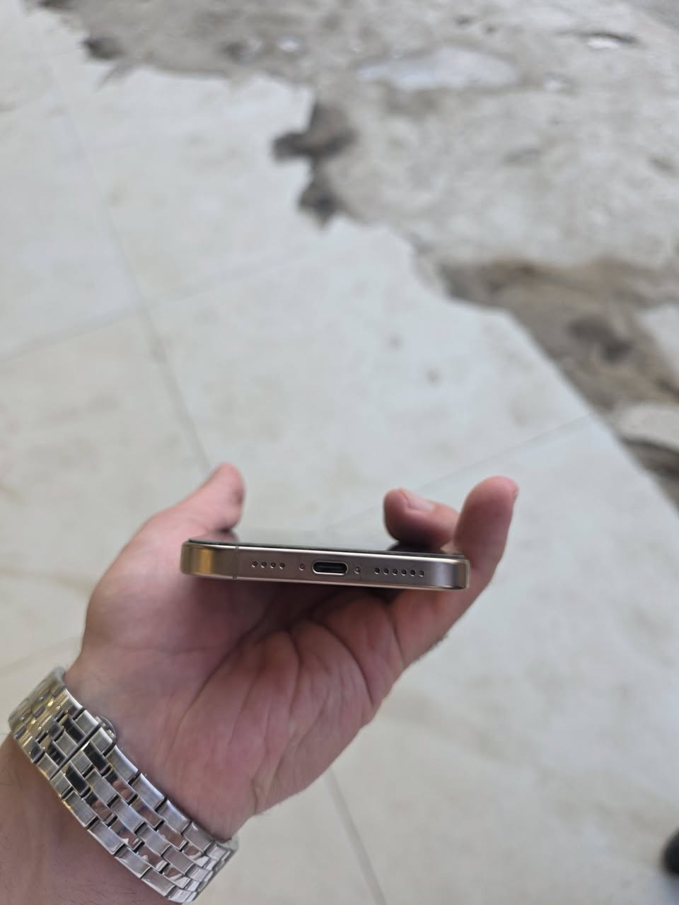 ايفون 16 برو ماكس
بطارية  97
ذاكره 256
 جهاز نضافته 100‎%‎ 
مكفول من كلشي
 لونه صحراوي كل ملحقاته كاملة 
سعره خاص 
***********
العنوان الدورة شارع 60
