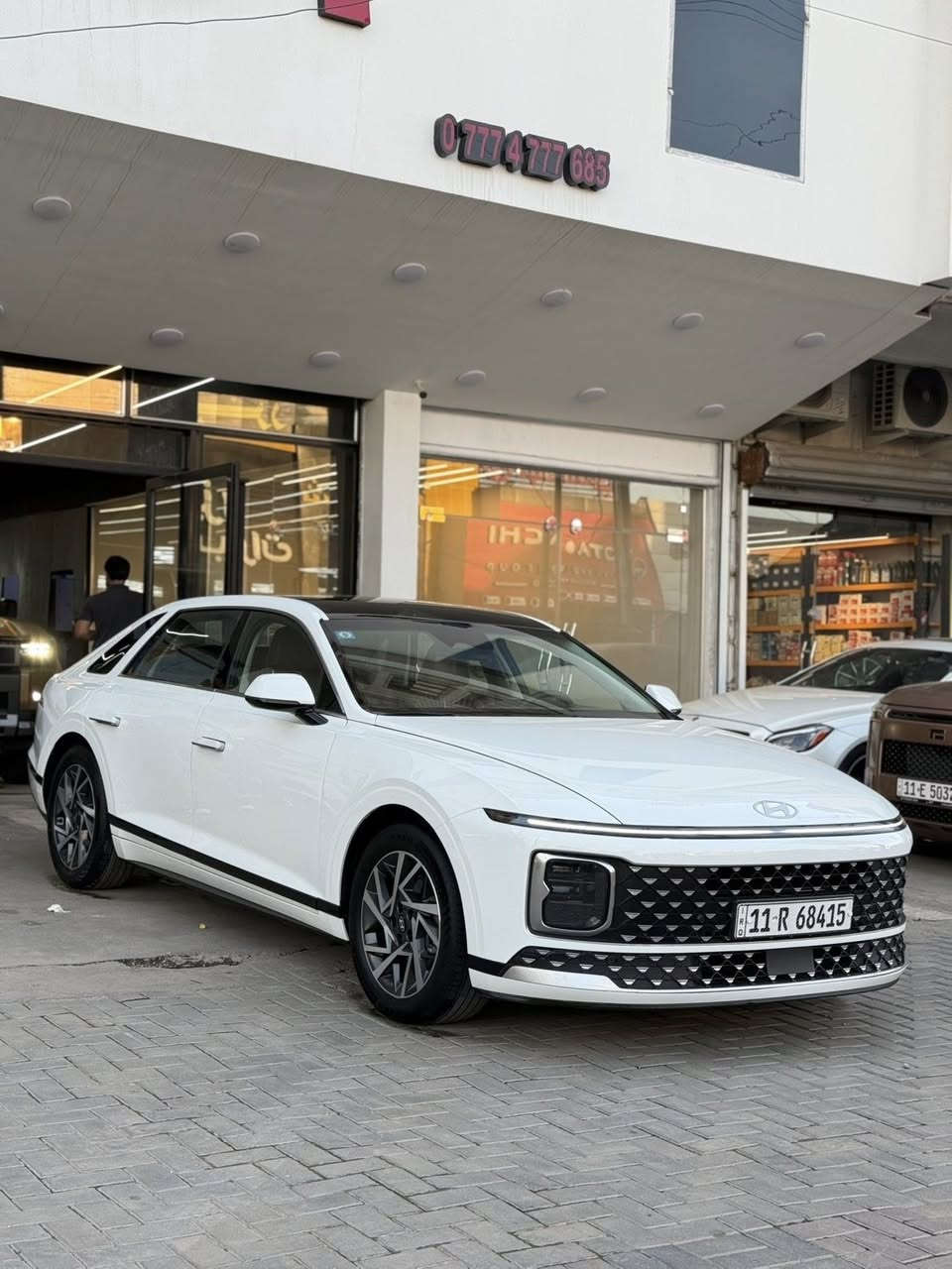 كراند ازيره 2025
وارد كوري ماشيه 4000km
فول مواصفات عدا فتحه 
مغلفه ppf ب 3000$
سياره بدون حادث بيها صبغ جاملغ و باب بدون فتح او تبديل 
للبيع او مراوس بجيتور t1 او t2
***********
مكاني المنصور
