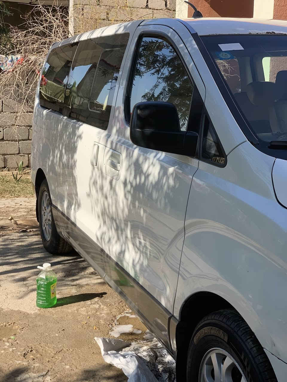 السلام عليكم
ستاركس 2010 مفتوح السيارة كفاله وجاهزة من تبريد ثلج كهربائيات مابيه اي نقص دواخل جديدة دوشمه جديده شاشة السيارة فول مواصفات رقم كربلاء باسمي مداور ثاني يوم السيارة كاعده وحلوه ..المحرك بيه تنقيص 
الاتصال ***********
