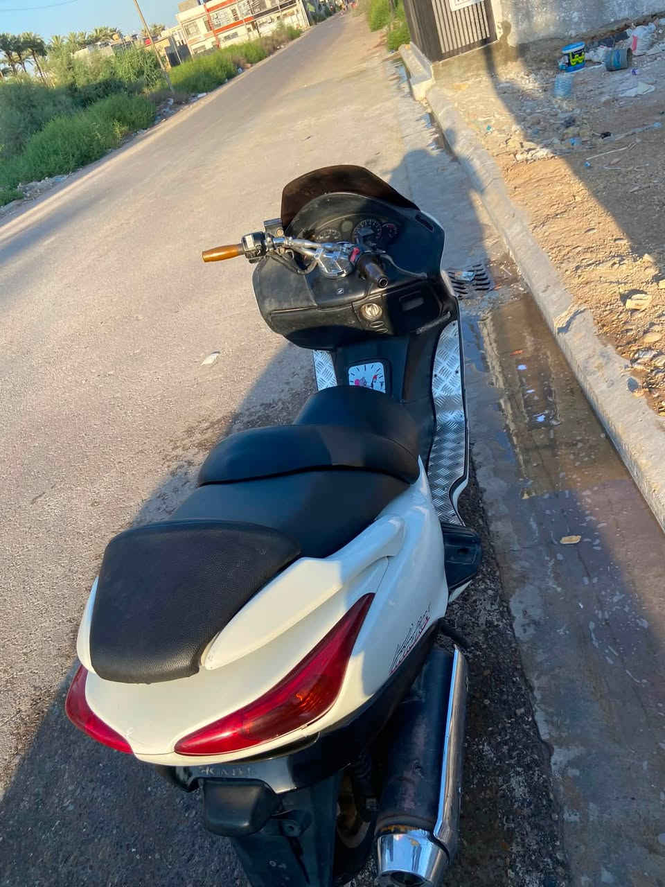 فورزة08 مكفولة من كلشي دراجة بصمة وسلف كلشي شغال بيهة زنون واشاير ودشبول كلة كيلو متر ومال حماوة كلشي شغال مكاني اعضمية رقم ***********
سعرهة٨٠٠ وبيهة مجال او مراوس بشي مرتب

