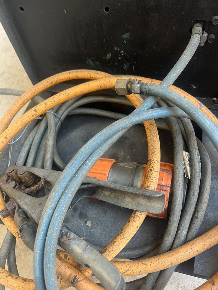 للبيع ماكنة لحام مك حاويه من استراليا ت ***********
