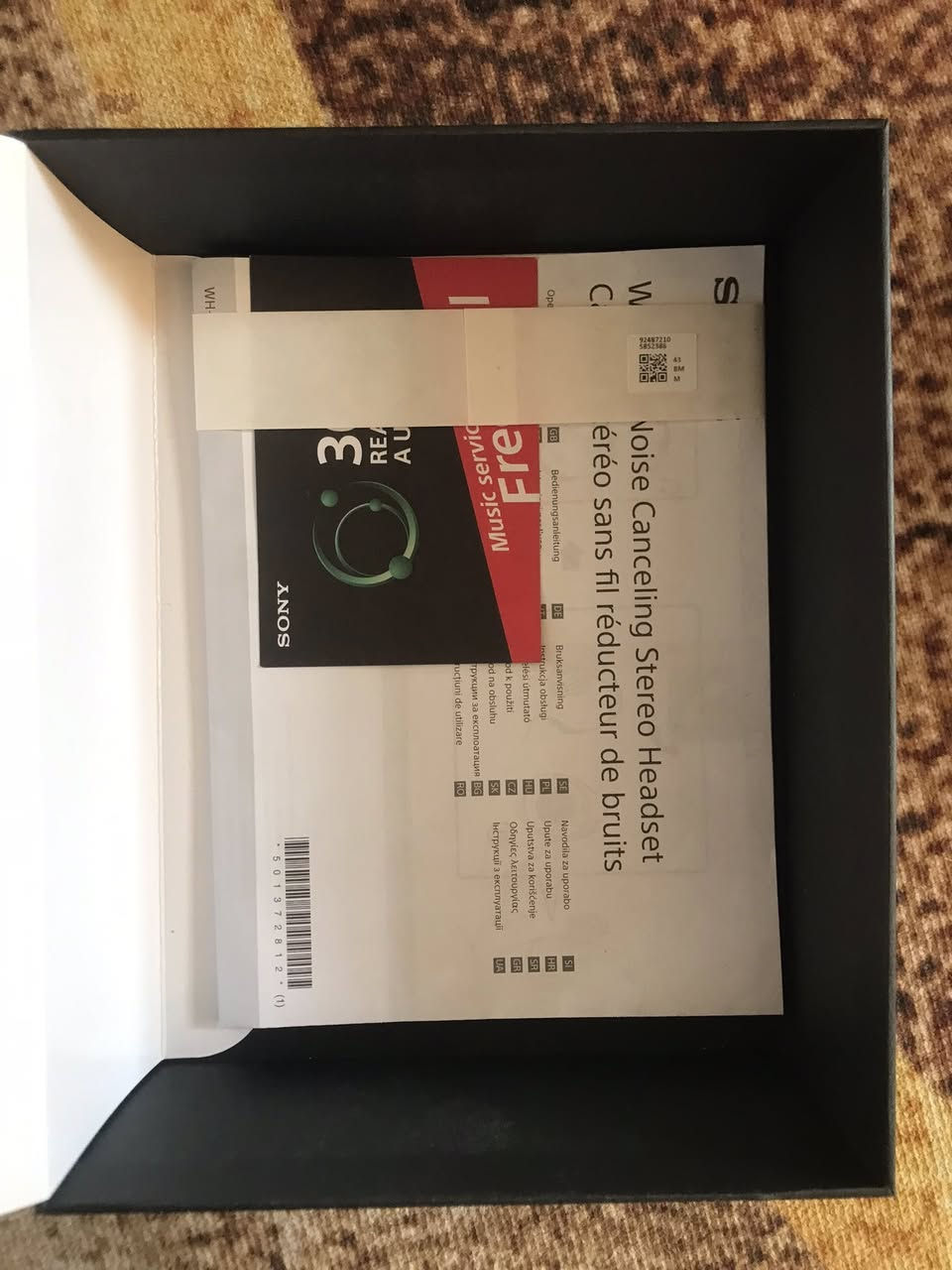 السلام عليكم
سوني WH-1000XM4 اخت الجديدة استعملتها ٤ مرات فقط خلال السفر خدش مابيها لابالبدي ولا بالجلد جديدة على ايدي من الشركة مع كامل ملحقاتها  
سعرها ١٨٥ الف 
***********

