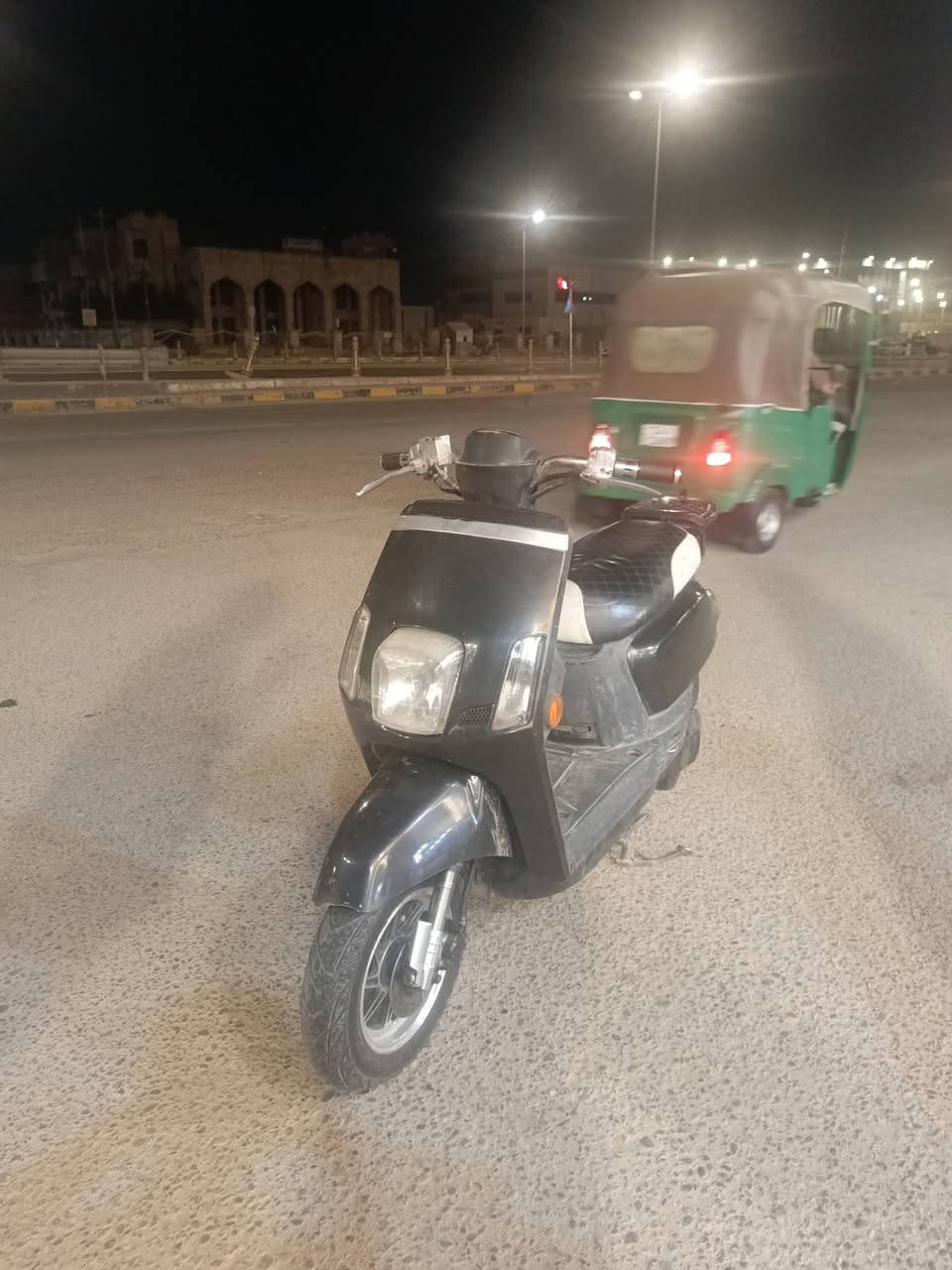 سلام عليكم دراجه بوليس نضيفه شلعه ومعدل شغاله كهربائات مستعجل على بيعتهه السعر ٥٥٠ وبيهه مجال  *********** واتساب فقط
