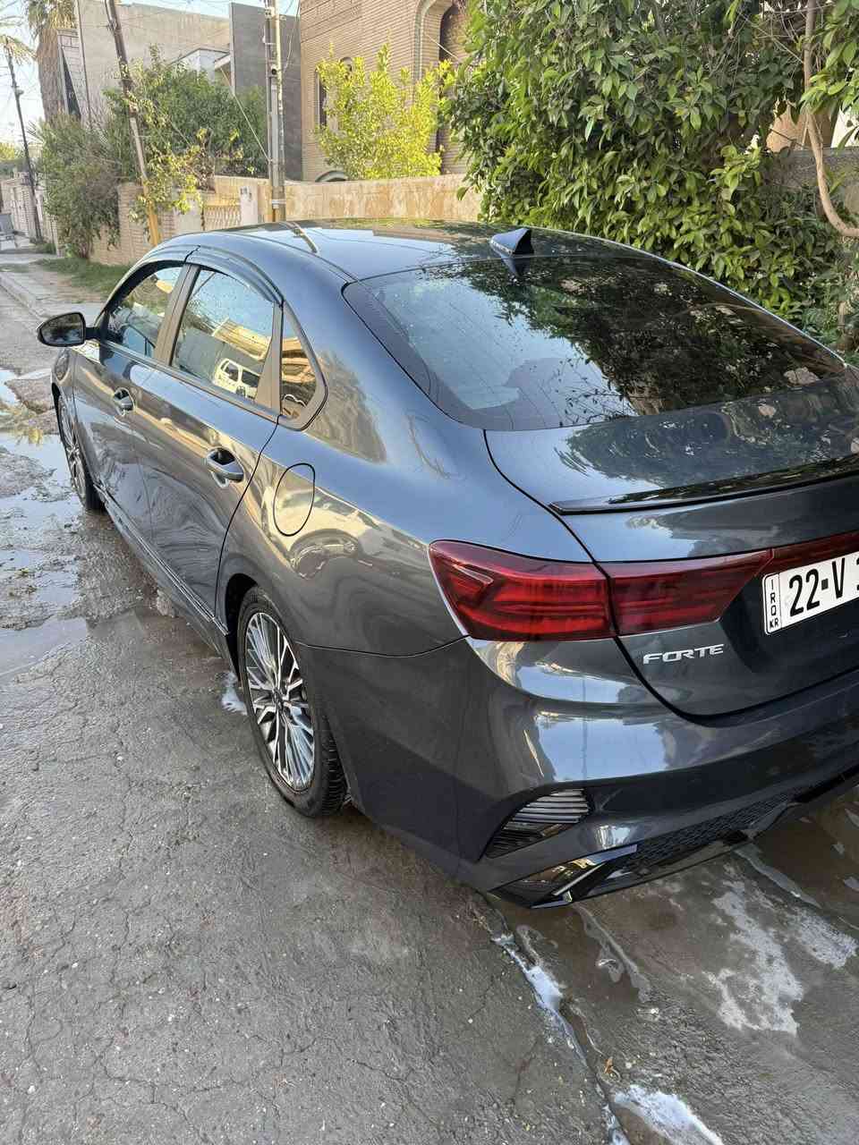 سلام عليكم فورتي موديل ٢٠٢٣ للبيع او قسط حسب المقدمة سياره فول ماعده الفتحه محرك ٢٠٠ ماشيه ٤٤ علمن السياره بدون حادث بس سرقة ورقم شاصي موجود من ضمن الصور  علمن السياره بغداد العامرية رقم الهاتف ***********
