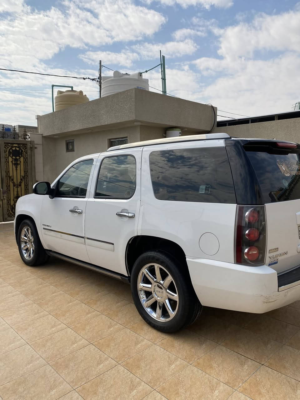 سلام عليكم البيع او مراوس بلاندكروز حسب القناعه 
يوكن دنالي موديل 2011 سياره خليجه كفاله عامه من ضربه وكص وشاصي السياره فول مواصفات حداديه تخم تاير كله جديد مكينه 5300 مبدله بيدي جديده كلش جاهزه من كلشي سياره بيه بعض الملاحضات البسيطه  ورقمها اربيل الجديد مكان السياره بصره السعر 230 وبيه مجال للاستفسار اكثر 
***********
