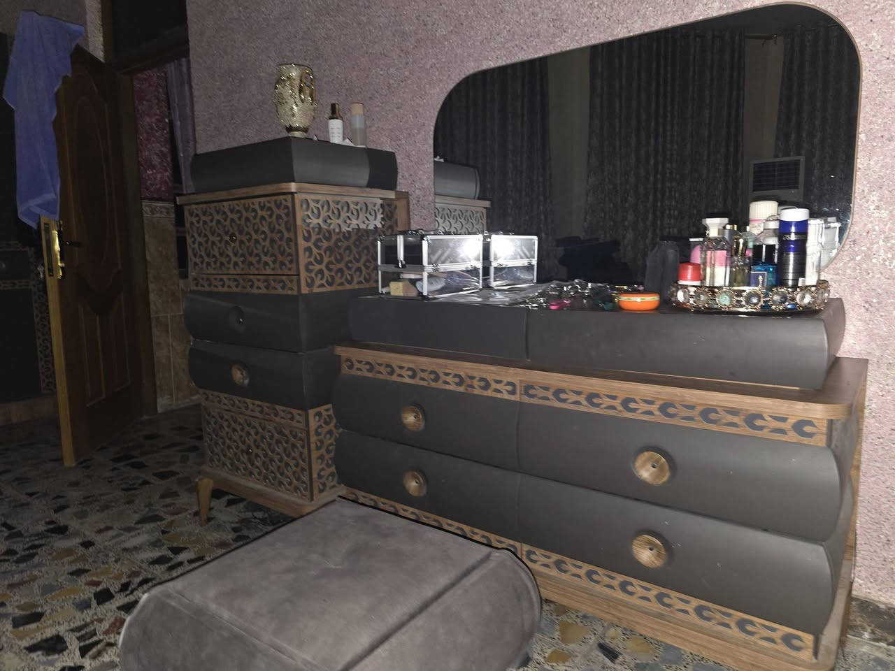 اغراض للبيع مكان زعفرانية ***********
