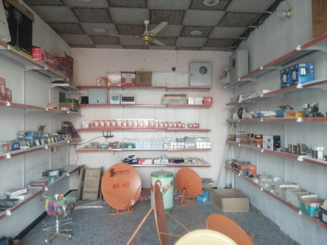 السلام عليكم ورحمة الله وبركاته
رفوف للبيع تقريبا 50 متر ابو الجسرين

للتواصل الخاص مفتوح،،
العنوان كربلاء طويريج،


**إذا كنت صاحب هذا الإعلان وتريد حذفه لأي سبب، رجاءا أرسل رسالة إلى الدعم الفني**