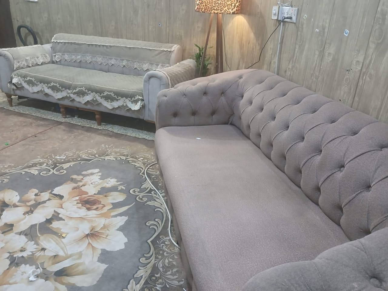 ثلاجه للبيع تخم عشر مقاعد للبيع مكانه الشعب شارع عدن ***********
