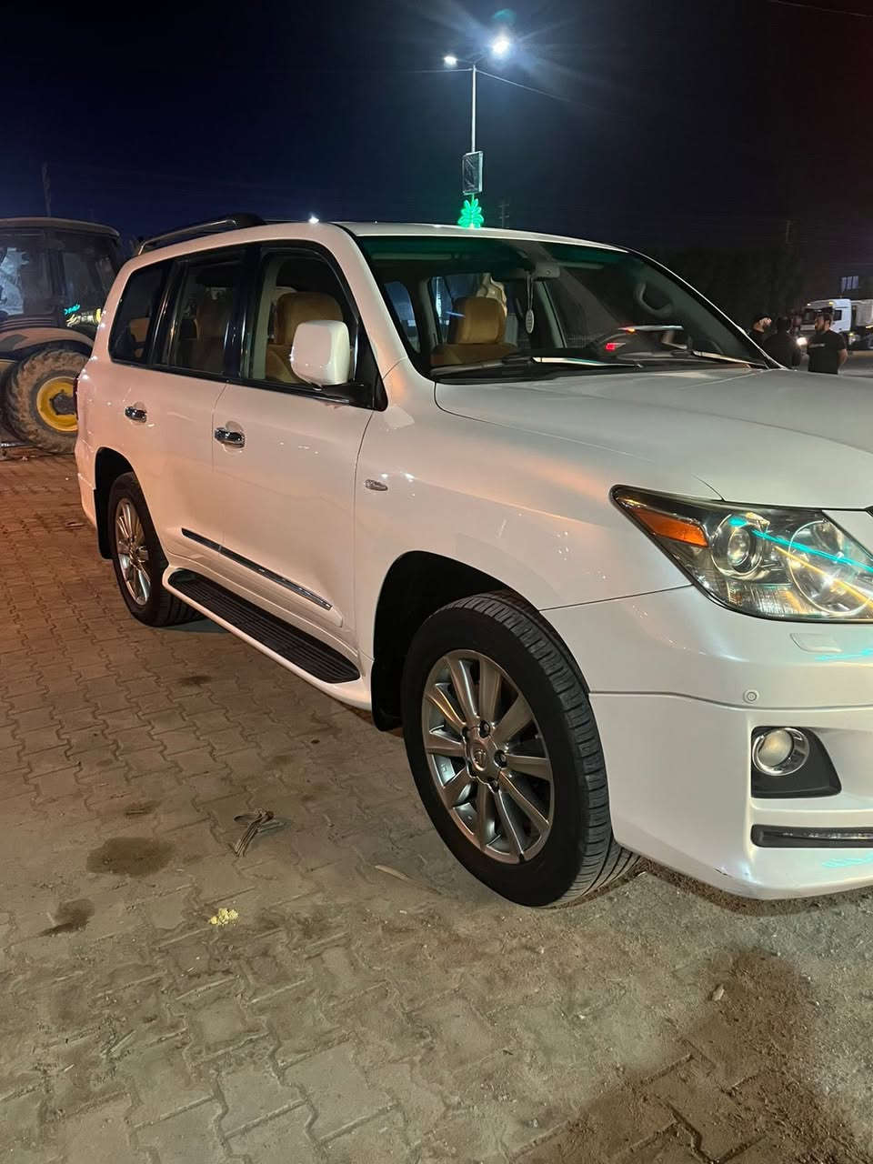 سلام عليكم للبيع ولمراوس لكزز مديل 11مكفوله كفاله عامه من من كل النواحي السياره رقم اربيل مجدد 2029السياره فول مواصفات معروفه مواصفات الكزز تايرات تخم جديد مكان السياره البصره        ***********
