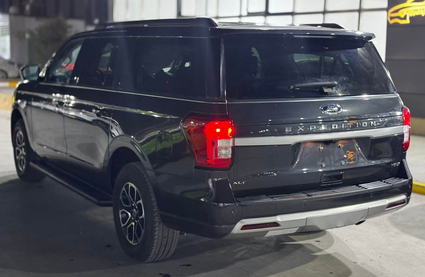 فورد اكسبدشن 2024 XLT
🟢 Ford Expedition 2024 Xlt MAX

حجم المحرك V6 سلندر (3.5L) توربو
عداد المسافة 300 ميل / زيرو 
عدد المقاعد 7 راكب

🔴 المواصفات :
بصمة تشغيل
بصمة ابواب
تشغيل عن بعد
صندوق شفط كهربائي
رادار امامي (تحديد مسار)
رادار جانبي (نقاط عمياء)
رادار خلفي (التحذير من الاصطدام) 
تحكم وضعيات القيادة Drive modes 
شاحن موبايل Wireless 
كشنات جلد
كشنات الامامية تدفئة+ تبريد
كشنات خلفية تدفئة 
كشنات خلفي منفصل 
سستم سماعات Bang&Olefsen
تحكمات 
اوتو بارك Auto Park 
اوتو ستارت Auto Start
اوتو ستوب Auto Stop
اوتو هولد Auto Hold
منافذ AUX+USB
مانع انزلاق+ABS
وبقية المواصفات المعروفة
———————-
للاستفسار اتصل
*********** بغداد, العراق
