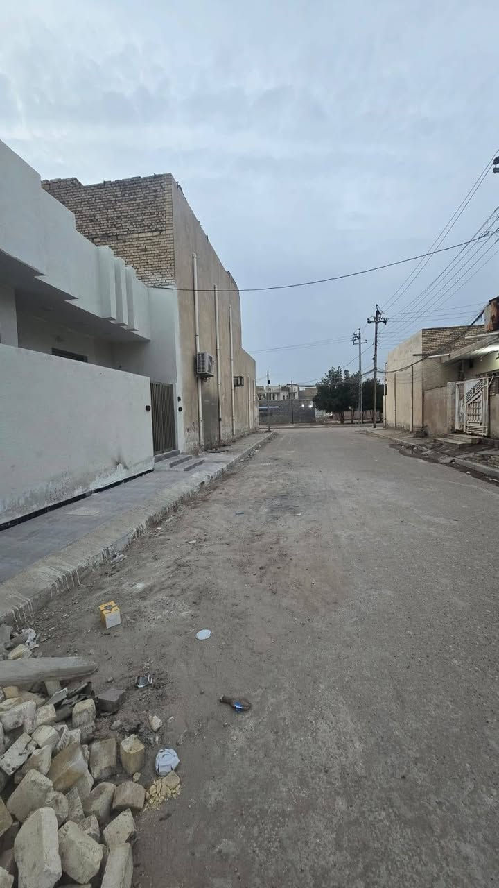 يا الله يا مسهل دار للبيع المساحة 100 مربع الطابق واحد العرض 10ب10 مو الركن بصف الركن في نهاود الثانيه قرب شارع عشرين السعر 110 وبي مجال الهاتف ***********
