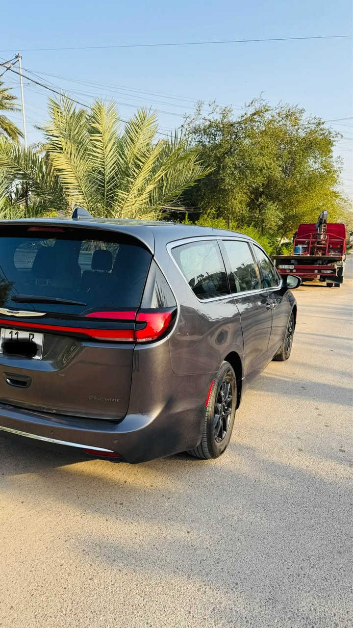 كرايسلر باسفيكا 2023 CHRYSLER PACIFICA
ماشية 45 ميل
#مواصفات فول عدا الفتحة 
بصمة تشغيل وابواب بصمة 
 هاند بريك بصمة كهربائي
محرك 6 سلندر 3600 بانزين
 رادر امامي وجانبي 
بيبان كهرباء ( تحكم ريمونت ) وبصمة أبواب 
صندوق كهرباء
كشنات جلد VIP منفصل 7 راكب
مانع انزلاق 
 كشن خزن ميموري 
لايت لد الشكل الجديد 
تنبيه الخروج عن المسار 
تبريد مركزي ثلاثة قطع منفصل
تدفئه كراسي وستيرن تدفئة
فول تحكم استيرن
اشاير بالمري وهيترات بالمري
تشغيل عن بعد
كير ماوس

السيارة جاهزة
حادثها والصبغ 
صبغ جاملغات خلفيه 2 
تبديل باب جانبي وجنطه نفس اللون
الحادث مرفق مع الصور بدون شاصي بدون لغد
السعر// 195$ ورقه وبيها مجال
مكاني بغداد *********** بغداد, العراق
