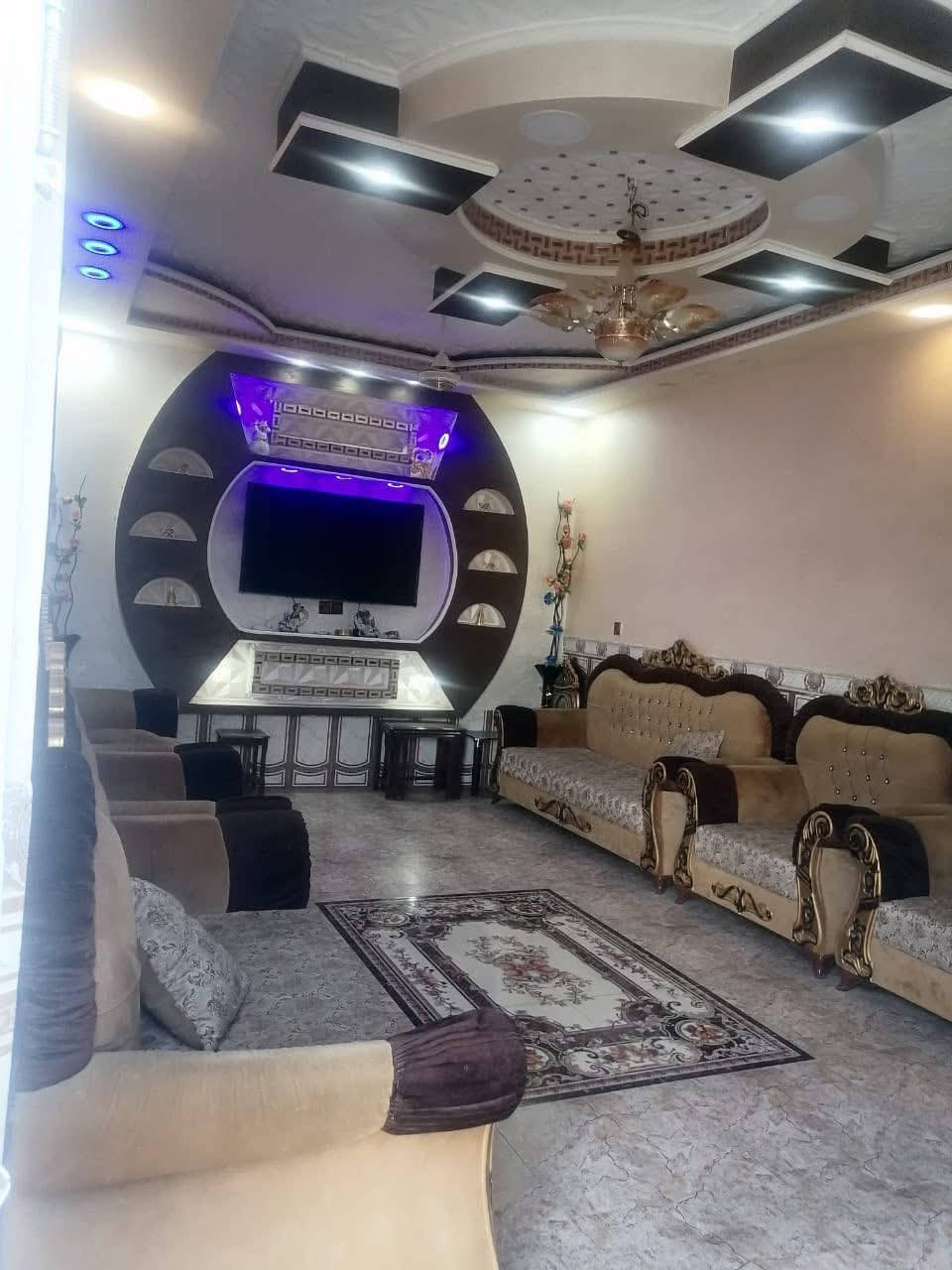 بيت للبيع المساحه 200م

الاسكان الصناعي النزله الثالثه طابقين بناء حديث موقع مميز مقابل مدرسة الحمزة وامام البيت مباشرة حديقه

يحتوي الطابق الاول على غرف نوم عدد2

مناور عدد 2

صاله كبيره

صحيات داخليه

مخزن

مطبخ حار وبارد

استقبال 

كراج

صحيات خارجيه

الطابق الثاني 

غرفه نوم عدد2

صاله كبيره

صحيات

اضافه الى ترك يمكن بناء غرفه

يصلح تحويله شقه

موقعه كلش حلو على حديقه ومقابله مدرسه

سعر 180 وبيه مجال قليل فارغ البيت 

للاستفسار الاتصال على الرقم

***********
