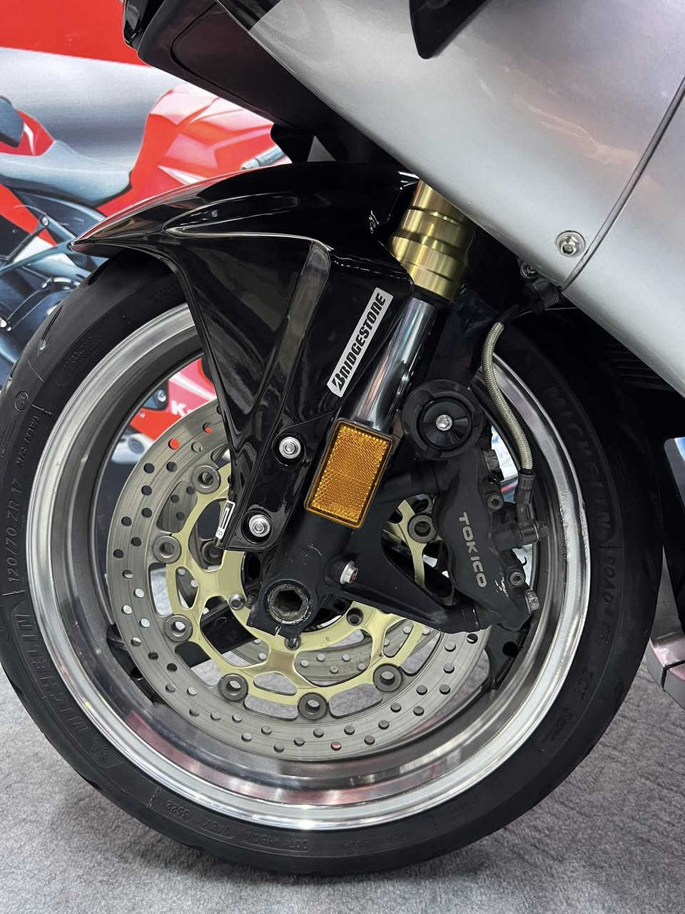 هوندا CBR 600. RR
مكينه كير مكفولات 
عقل مبرمج سيفتي 3مودات 
ويل كروم نيكل بلادي مـٰ̲ـہو طلاء
صالنصه اصليه كاربون فايبر 
ستاند صفح كروم بلادي 
مرايات إشاره ضوئيه 
كفر قباقه مكينه كاربون فايبر اصلي 
زعانف+تاير امامي مشلن +سلايدرات+تخم دسكات جديد امامي +قنبوره خلفيه+منضومه زنون اصليه بيه +قاعده رقم +قاعد اشاير +سويجات ثنين
اسف علا أطاله حبايب قلبي
سعر 35مو شراي اعبر منشور دراجه جديده وحلوه اي نقص مابيه كل كهربائياتهه شغاله دراجه مكانهه كربلاء
***********شراي يتصل
