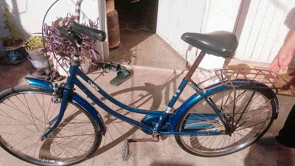 سلام عليكم للبيع باسكل ياباني فول حجم
24نضيف مابي قطره لحيم وكل عيب مابي تخم تاير جدد
سعره 45 وبي مجال كلش بسيط مستعجل عل بيعته
عنواني كركوك حي الوحده ***********
