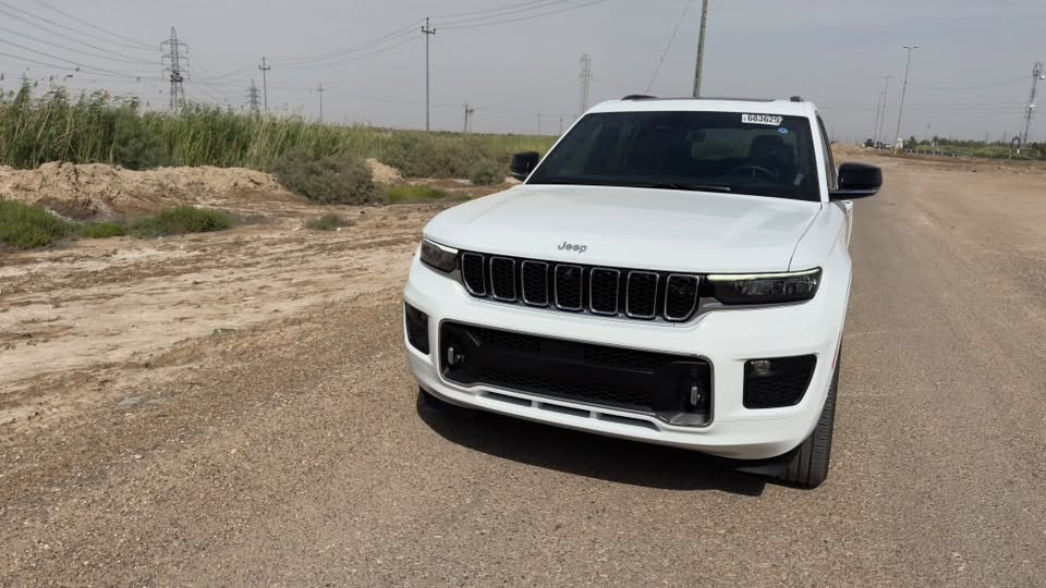 ￼جيب كراند شيروكي اوفر لاند 2025 7 راكب دخول جديد وارد أمريكي

الموديل: 2025

العداد: 10300 ميل

المحرك: 3.6 لتر 6 أسطوانات (V6) 

القوة الحصانية: 293

ناقل الحركة: اوتوماتيك 8 سرعات 

المواصفات:

*نظام دفع رباعي 4X4 متطور

*نظام التعليق الهوائي (جكات)

*فتحة سقف بانوراما 

*الصندوق كهربائي بخاصية الفتح باستشعار القدم او البصمة

*ويل قياس 20 انج

*شاشة عرض لوحة القيادة على الزجاج الأمامي (داتا شو)

*شاشة التحكم الرئيسية لمس بنظام Uconnect 5 بقياس 10.1 انج مع نظام ملاحة

*شاشة القيادة الرقمية بقياس 10.25 انج

*رادار تفاعلي مع خاصية التوقف والانطلاق

*نقطة العمياء

*تحذير الخروج عن المسار

*نظام المحافظة على البقاء فى المسار

*نظام التعرف على اشارات المرور

*خاصية المساعدة على التوجية فى التقاطعات

*حساسات امامية وخلفية

*كاميرات 360 للرؤية المحيطية

*كاميرا رؤيا ليليه

*المرآة الداخلية مزودة بشاشة لعرض الكاميرا الخلفية

*مانع تصادم خلفى

*نظام القيادة شبه الذاتية

*مقصورة الركاب من الجلد الفاخر

*المقاعدة الامامية كهربائية ومساج وذاكرة

*المقاعد الامامية مبردة ومدفأة

*المقاعد الخلفية مدفأة

*نظام ابل كار بلاى و اندرويد اوتو لاسلكي

*نظام صوتي فاخر 9 سماعات من ALPINE

*دخول ذكي (بصمة)

*نظام التشغيل عن بُعد

*مرايا خارجية قابلة للطي كهربائيًا مدفئة

*مصابيح أمامية أوتوماتيكية مع مصابيح نهارية وكشافات ضباب LED

*نظام التحكم التلقائي في الضوء العالى
*ماسحات زجاج أمامي حساسة للمطر

*شاحن هاتف لاسلكي
*انماط قيادة متعددة رياضية وللطرق الوعرة

*وسائد امان هوائية أمامية/جانبية/ خلفية.

‏الاتصال أو المراسلة ***********
