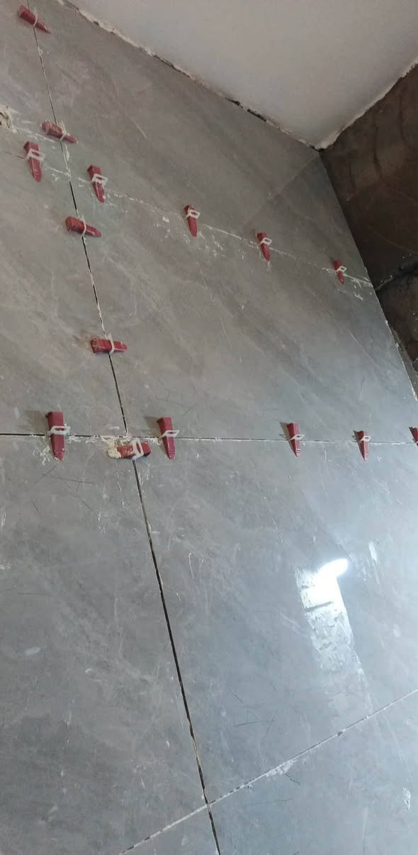 سلام عليكم كادر سراميك شغل درجه اوله دقه في عمل نضافه فول رقم موبايل ***********
