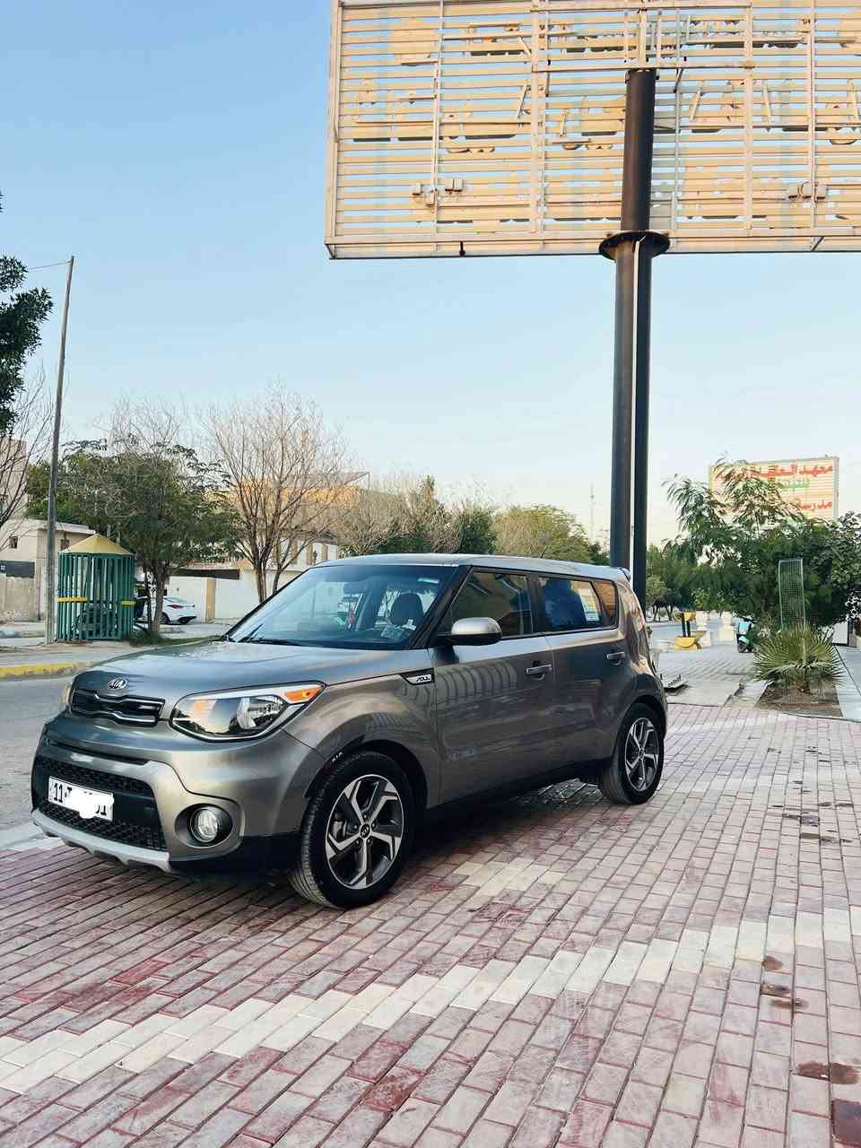 سلام عليكم كيا صول مديل 2019امريكي حادثه جاملغ وبنيد بدون داخل وباقي مكفول وسونار موجود. نص فول تحكم ستيرن ثلاث انضمه قياده داخل جلد مشمشي كامره شاشه جبيره كشافات ويلكب كروم  تبريد بيانو وبعد معروفه مواصفات باقيه مكينه2000مكينه وكير وتبريد وحداديه وتخم تاير كله مكفول رقم بغداد دولي بسمي سنويه جديده. وسياره مال جناي وجديده كلش ماشيه 70..السعر 129وبيه مجال قليل كلش مكان السياره كربلاء الاستفسار ***********
