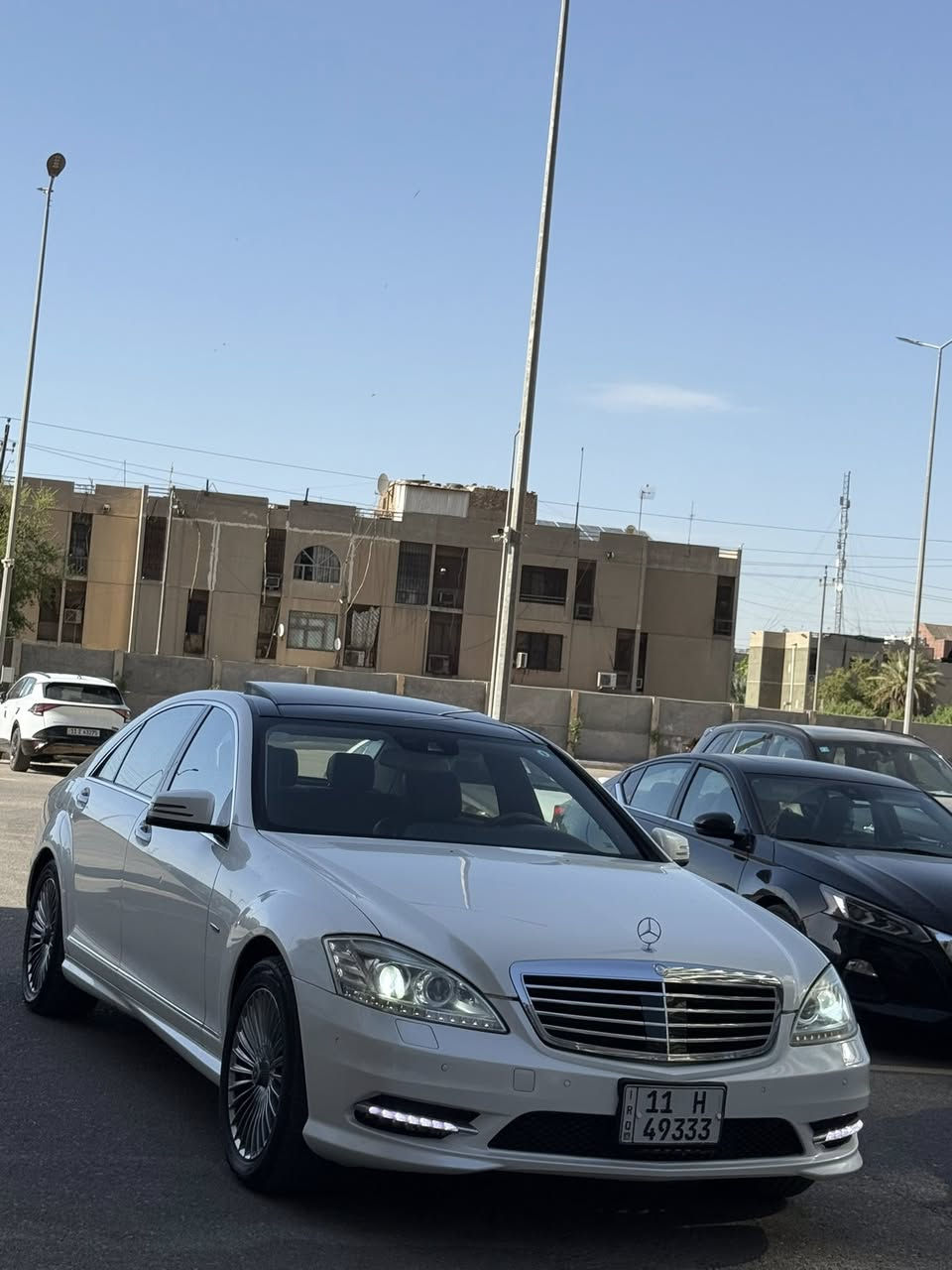 مارسيدس S550 /2012 V8 توين تيربو 
السياره فول خمس بردات جكات 
كلش جديده ماشيه 77 الف كيلو 
تخم تاير جديد حداديه جديده  
فقط الدعاميه الاماميه صبغ سونار ويه صور 
رقم وهزه جديد تحويل مباشر 
مكان السياره بغداد الخضراء 
*********** 
275$ وبيه مجال بسيط
