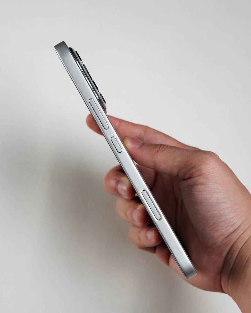 تابلێت و موبایل بۆ فرۆشتن
بەیەکەوە کراون ە بەکارهێنانیان
کەمتر لە مانگێکە. زەمان و کارتۆن
Redmi pad 2 pro
​📺 Cinematic Display: Massive 12.1-inch 2.5K AMOLED (120Hz) with 3500 nits brightness—crystal clear even outdoors.  
​🚀 Pro Performance: Powered by the Snapdragon 7s Gen 4 chip. Smooth gaming, seamless multitasking, and 5G ready.  
​🔋 Monster Battery: 12,000mAh capacity (lasts for days). Supports 27W Reverse Charging—it can literally charge your phone!  
​🔊 Immersive Audio: Quad-speaker system with Dolby Atmos and a "300% Volume Boost" mode.  
​✍️ Creative Ready: Supports the Redmi Smart Pen (4096 pressure levels) and Magnetic Keyboard.  
​🛡️ Durable Build: Sleek metal unibody with IP53 dust/water resistance and Gorilla Glass 3.
  نرخی 390 هەزار

Honor 400 lite
​📸 Camera: 108MP Ultra-Clear Main Lens (Pro-grade photos).
​🔋 Battery: 5230mAh Beast — lasts up to 2 days + Fast Charging.
​✨ Design: Ultra-slim (7.29mm) and feather-light (171g).
​🖥️ Screen: 6.7" AMOLED (Super bright 3500 nits) with 120Hz smoothness.
​🚀 Specs: 8GB RAM + 256GB Storage | 5G Ready | MagicOS 9.0.
​🛡️ Durability: IP65 Water & Dust Resistant.

بە 260 هەزاری أربيل, العراق


**إذا كنت صاحب هذا الإعلان وتريد حذفه لأي سبب، رجاءا أرسل رسالة إلى الدعم الفني**