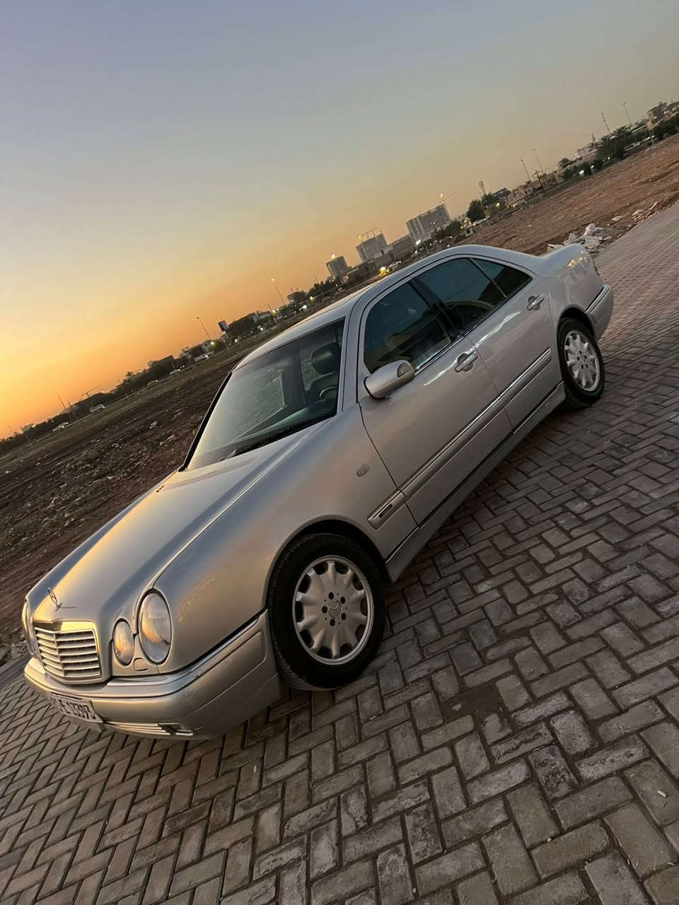 مارسدس 1997
فول مواصفات سياره جاهزه وحلوه بيه كم قطعه صبغ تحويل مباشر 
سعر. 110 وبيه مجال 
***********
