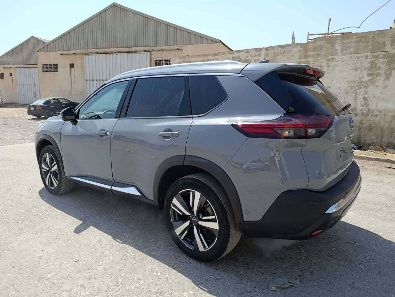 فول 1/1 Nissan Rogue SL 

موديل 2023
لون سمنتي مميز

سعر 148 ورقه بدون رقم

ماشيه 44 الف ميل
محرك 3 بستن توربو / 201 قوة حصان

حادث سيارة  (ربع قماره امامي قبل سلايت و باب سايق رعصات سويته صبغ و تكمه شبرين صبغ مأشر بالصور)
بدون دواخل  و بدون شواصي  شرط الفحص
رداديترات و رادار و حجر بيئه بلادي شركه

رقم شاصي   5n1bt3cb4pc798960

مواصفات  SL 4×4👇
فتحه بانوراما
بصمه + شغال عن بعد
صندوق كهربائي
كشنات جلد و هيتر و غزن اتوماتيكي
ستيرن هيتر
AUTO HOLD
5 انظمه للقيادة
4 كاميرات /180 درجه
ويل كب كروم بلادي
فور ويل 4×4
تبرد خلفي 
بردات خلفي
رادار امامي و خلفي و جوانب
شحن وايرس
شاشه كبير 
بعد بيها اهواي مواصفات 

تترقم محافظات الاقليم 
دهوك اربيل سليمانيه
شرط الترقيم/✋
تكلفه الرقم 13.5 ورقه
بيع فقط شراي يتصل 
***********
***********
سيارة باربيل شركه نور البصرة اكر, نينوى

