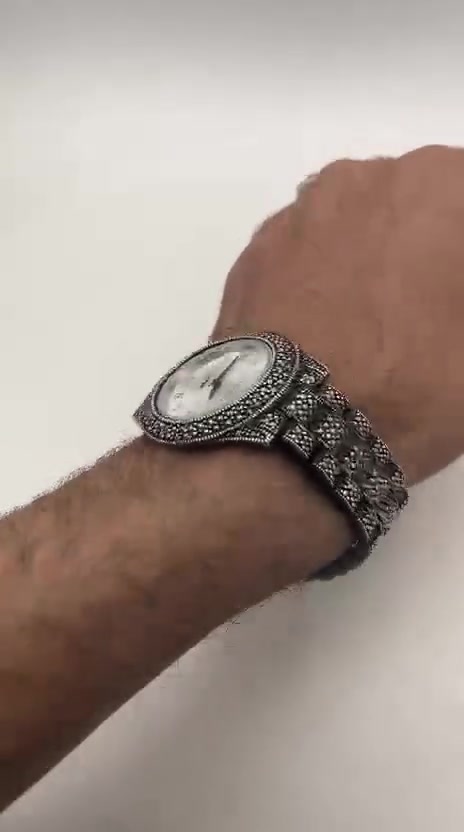 ساعة فضه عيار 925
الوزن : 30 غرام
السعر:210 الف 
ملاحضه : وزن المكينه مطروح
كربلا ***********
